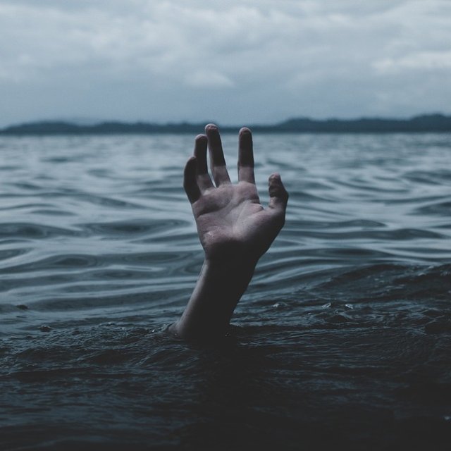 license : https://pixabay.com/ko/photos/%EC%82%AC%EB%9E%8C-%EC%9D%B5%EC%82%AC-%EB%AC%BC-%EC%86%90-5708301/