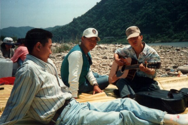 license : “>
                        </a>
                      </div>
                    </div>
                  </div>
                  <!-- // 반응형 Gallery로 페이지 구성에 맞추어 data-slide=