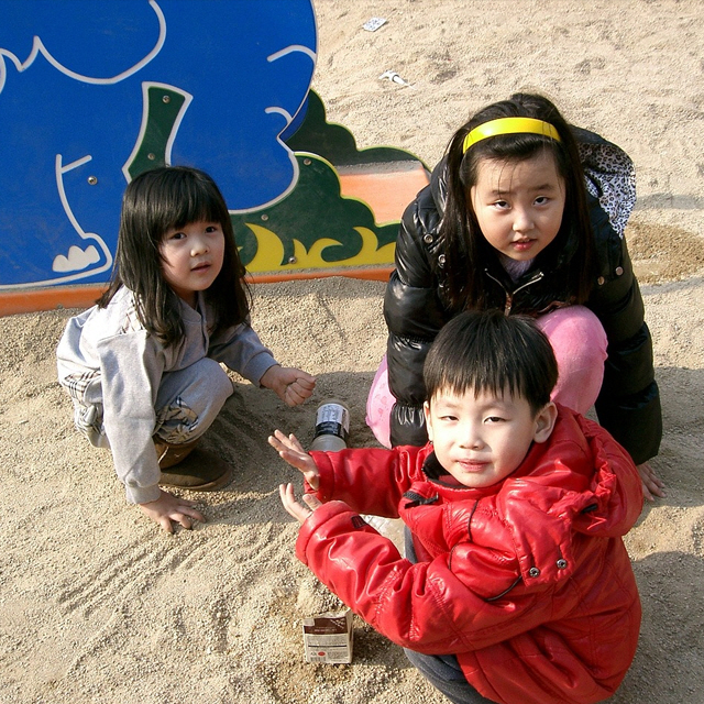 license : https://pixabay.com/ko/photos/%EC%95%84%EC%9D%B4%EB%93%A4-%EB%8F%99%EC%96%91%EC%9D%B8-%EB%86%80%EC%9D%B4%ED%84%B0-538868/